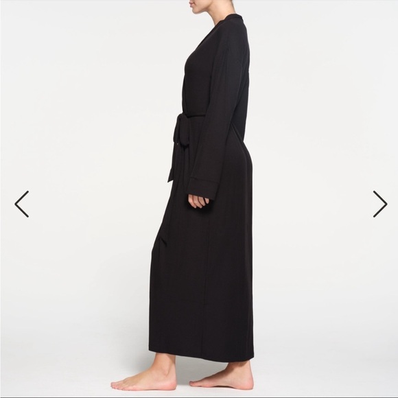 Skims Black Long Robe - Picture 2 of 4